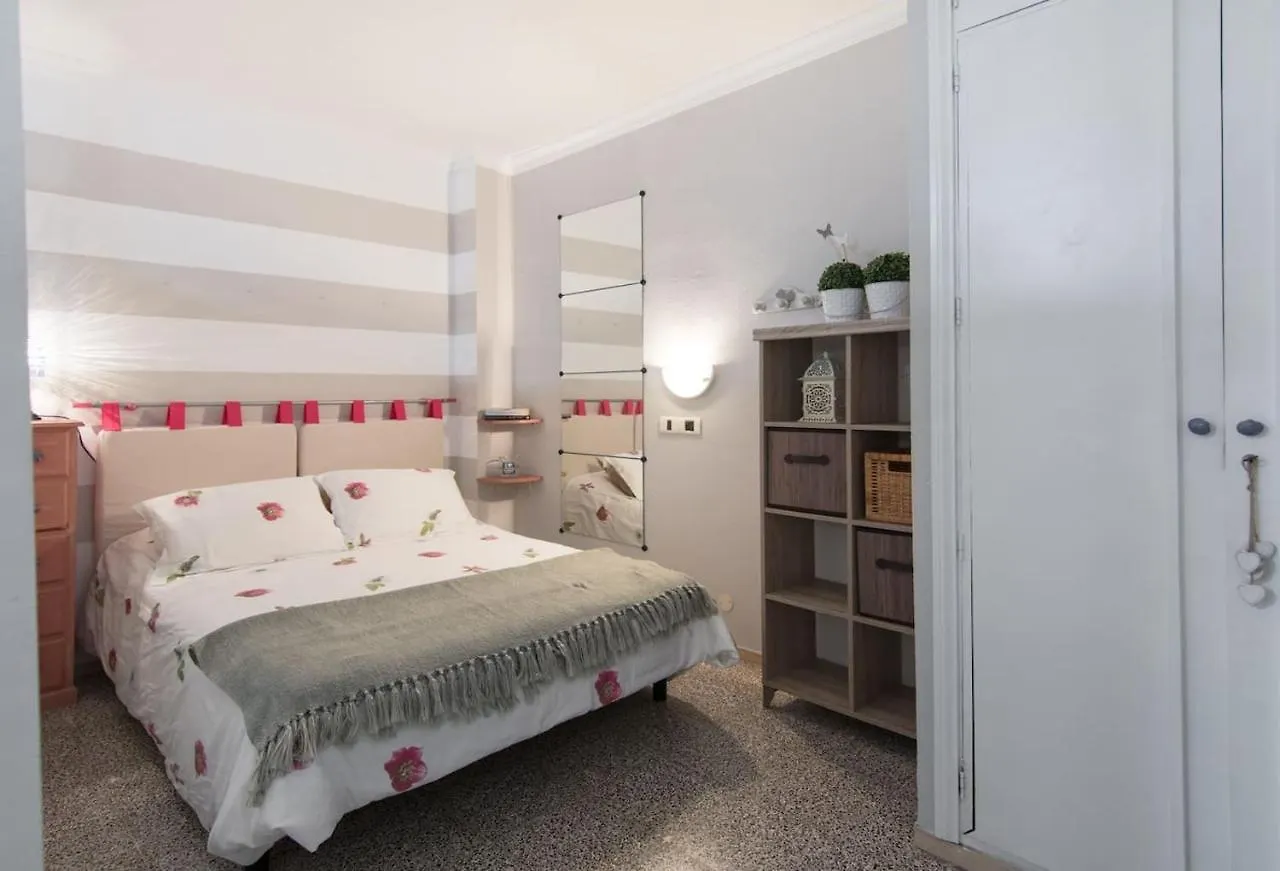Homeforguest Canteras Loft, 10 Steps To The Beach contacts